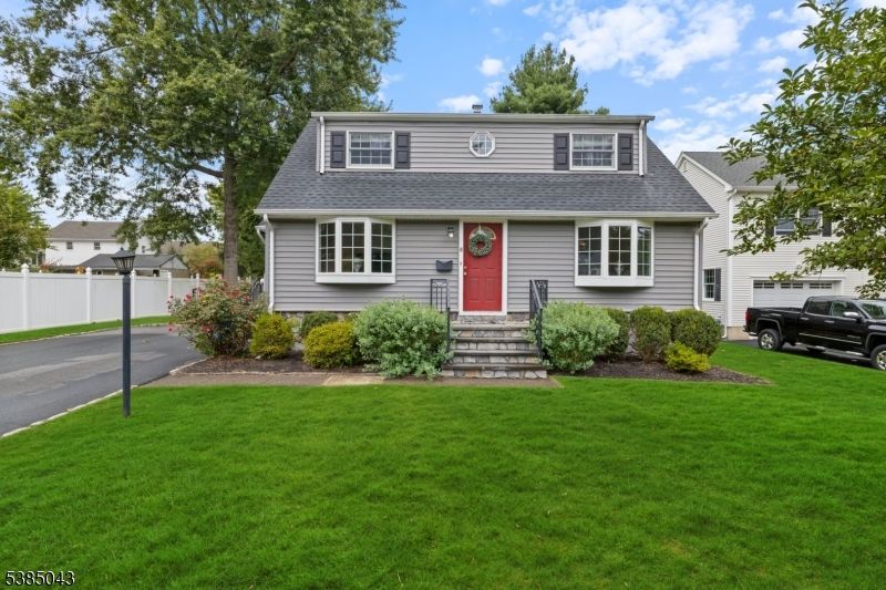 Exterior, Facade, Cape Cod