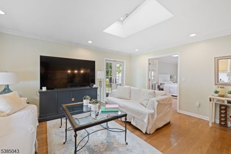 Bedroom, Interior, Living room, Recessed Lighting, Wood Texture Flooring