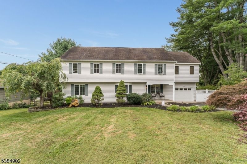 Attached, Backyard, Exterior, Facade, Georgian