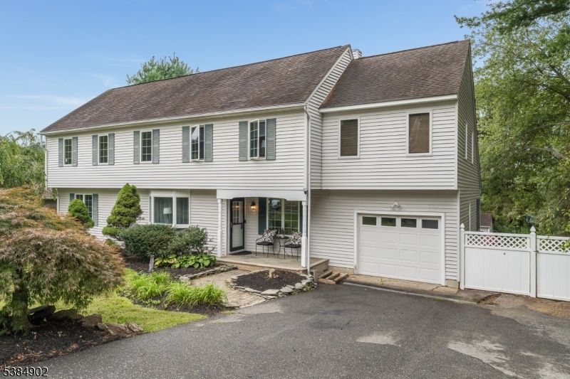 Attached, Exterior, Facade, Georgian