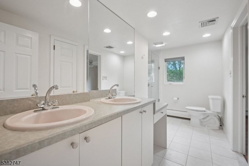 Bathroom, Dual Sink Vanities, Interior, Recessed Lighting