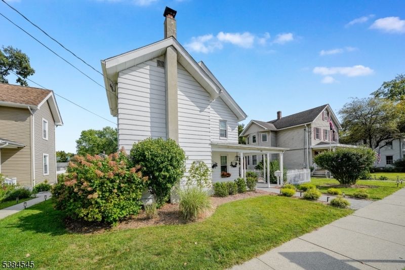 Exterior, Facade, Queen Anne Victorian