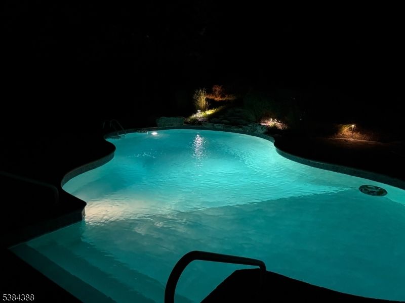 Exterior, Hot Tub, Pool