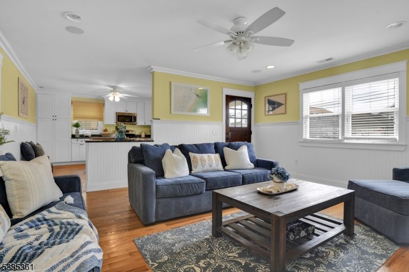 Interior, Kitchen, Living room, Recessed Lighting, Wood Texture Flooring