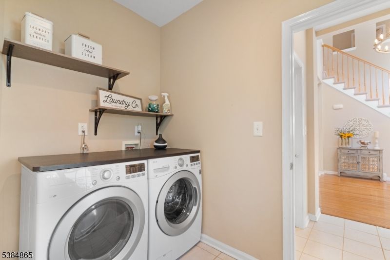 Interior, Washer, Wood Texture Flooring