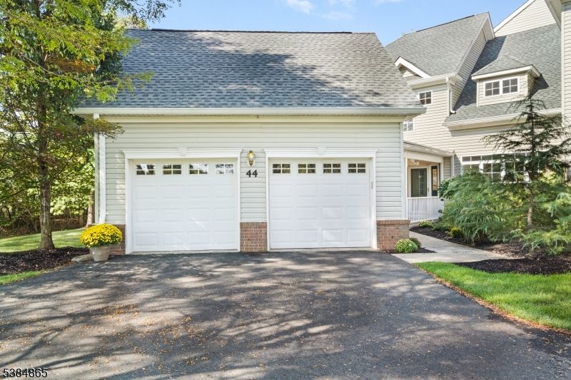 Attached, Exterior, Facade, Cape Cod