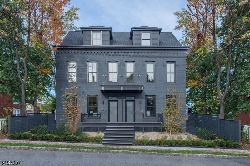 Exterior, Facade, Georgian