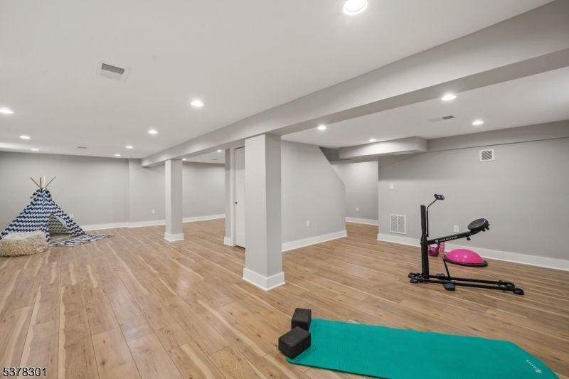 Fitness Equipment, Interior, Recessed Lighting, Wood Texture Flooring