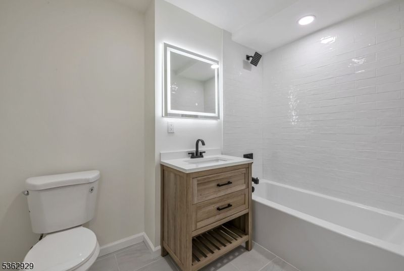 Bathroom, Interior, Recessed Lighting