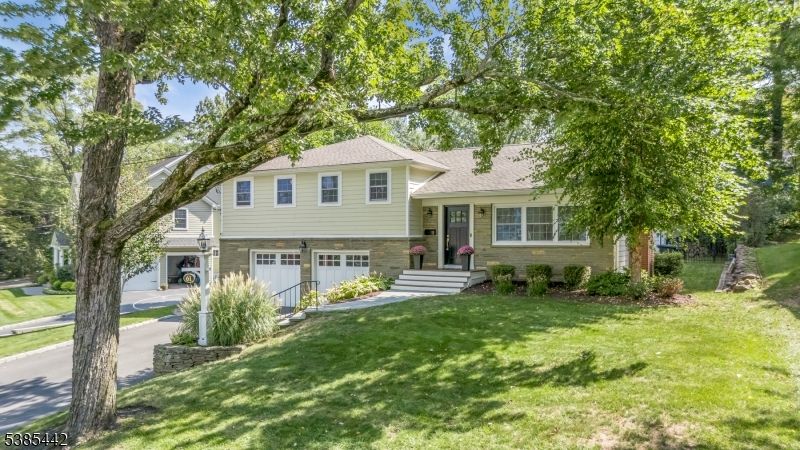 Attached, Backyard, Exterior, Facade, Split Level