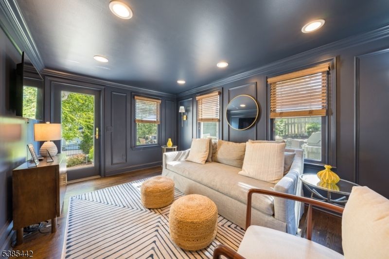 Interior, Living room, Recessed Lighting, Wood Texture Flooring