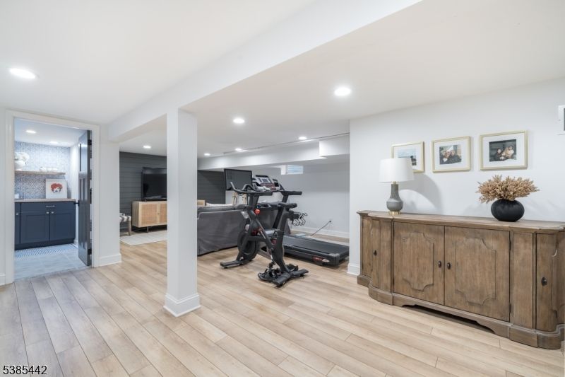 Fitness Equipment, Interior, Recessed Lighting, Wood Texture Flooring