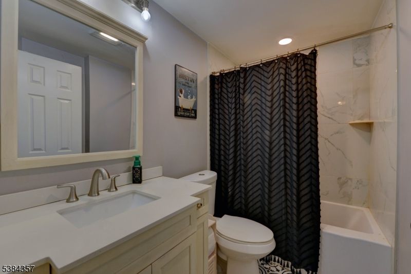 Bathroom, Interior, Marble Walls, Recessed Lighting