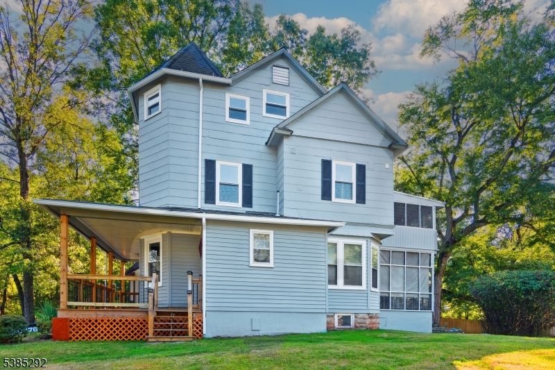 Exterior, Facade, Queen Anne Victorian