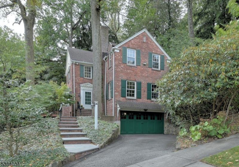 Attached, Exterior, Facade, Brick Facade, Rowhouse