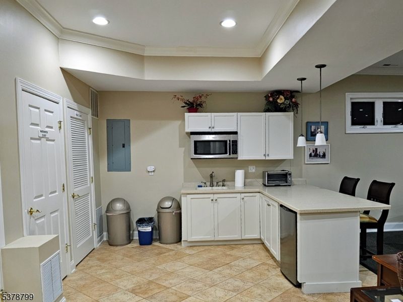 Dining room, Interior, Kitchen, Pendant Lights, Recessed Lighting, Stainless Steel Appliances