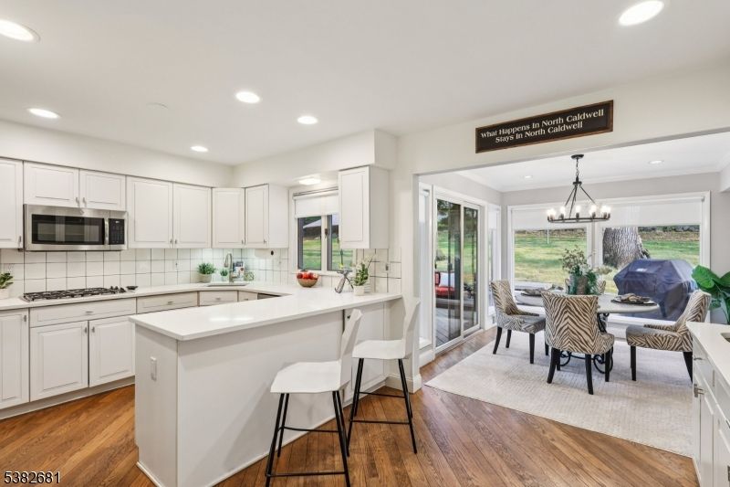 Chandelier, Dining room, Interior, Kitchen, Recessed Lighting, Wood Texture Flooring