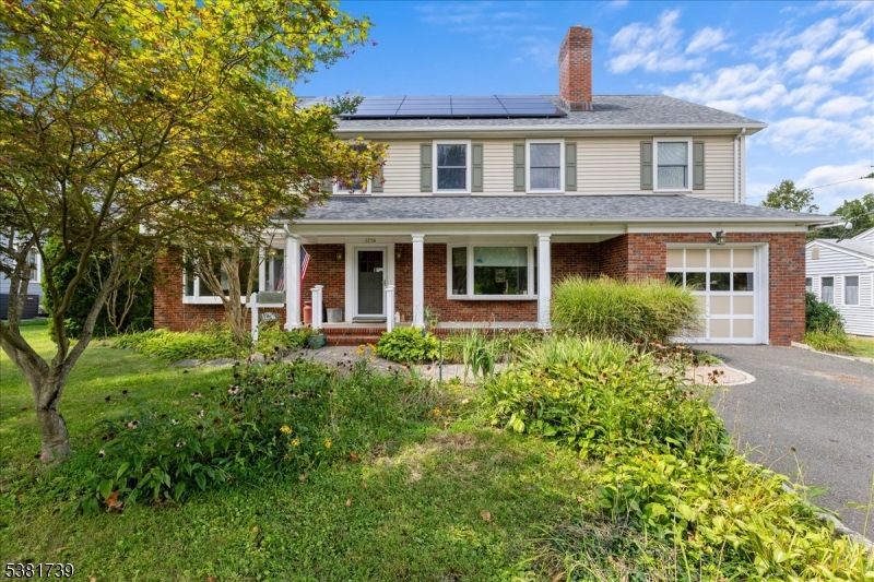 Attached, Exterior, Facade, Brick Facade, Solar Panels, American Foursquare
