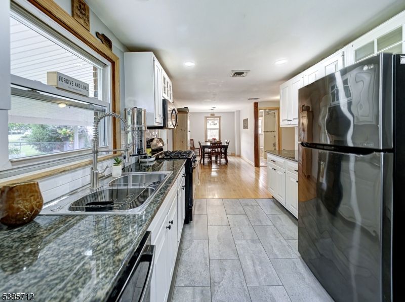 Dining room, Interior, Kitchen, Pendant Lights, Recessed Lighting, Wood Texture Flooring
