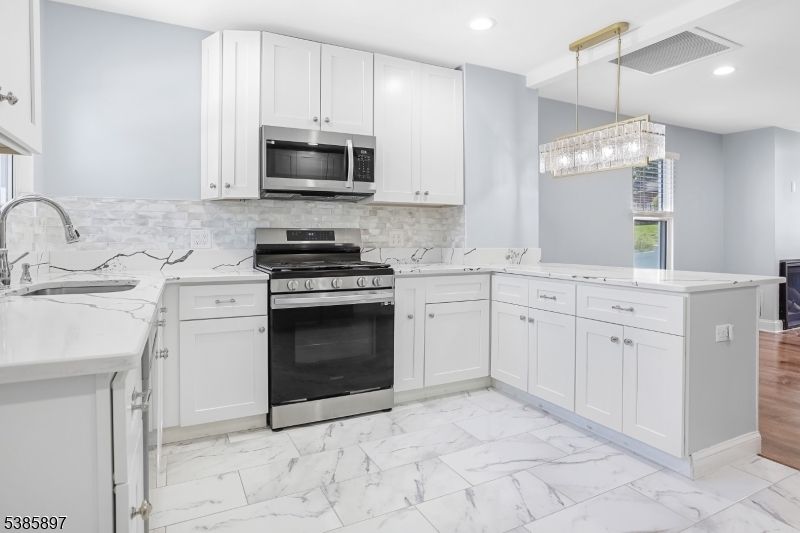 Chandelier, Interior, Kitchen, Marble, Recessed Lighting, Stainless Steel Appliances