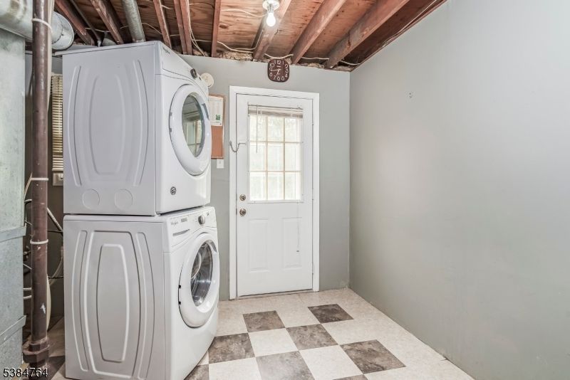 Interior, Washer, Wooden Beams, Wooden Ceilings