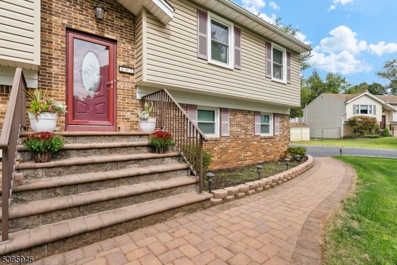 Exterior, Facade, Brick Facade, Raised Ranch