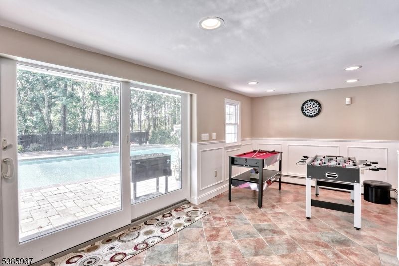 Game Room, Interior, Recessed Lighting