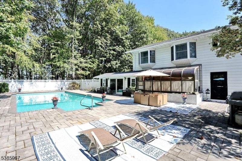 Exterior, Outdoor Kitchen, Pool