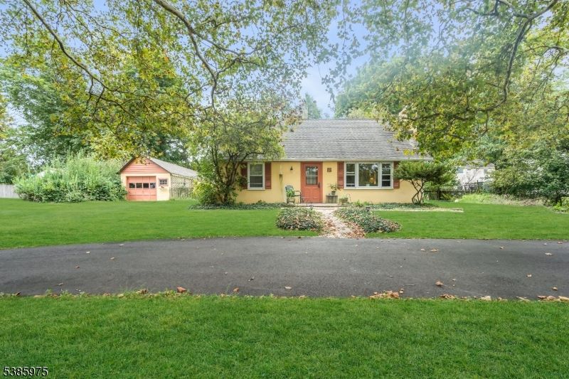 Backyard, Exterior, Facade, Cape Cod