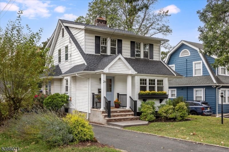 Exterior, Facade, Cape Cod