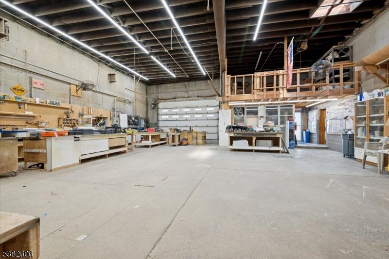 Garage, Interior
