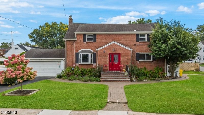 Attached, Backyard, Exterior, Facade, Brick Facade, Georgian