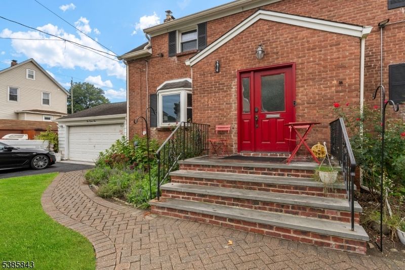 Detached Garage, Exterior, Facade, Brick Facade, Rowhouse