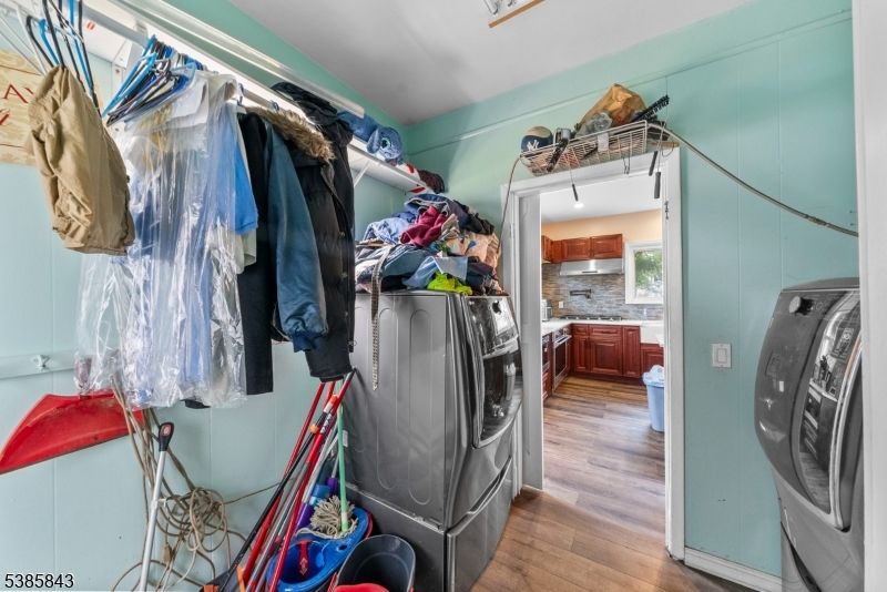 Interior, Washer, Wood Texture Flooring