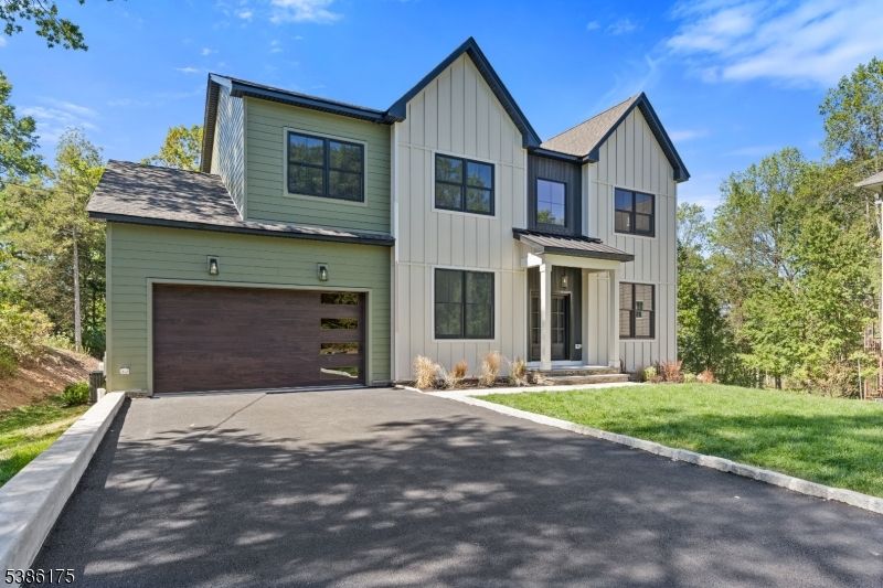 Attached, Exterior, Facade, Farmhouse