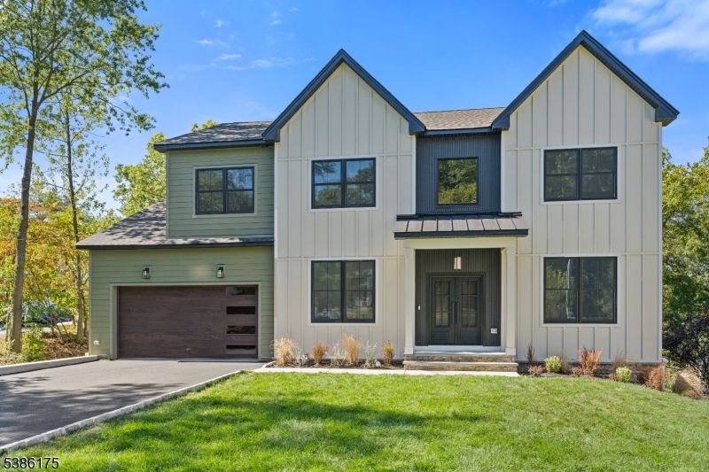 Attached, Exterior, Facade, Farmhouse