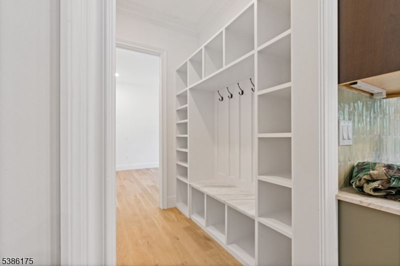 Interior, Walk-in Closets, Wood Texture Flooring