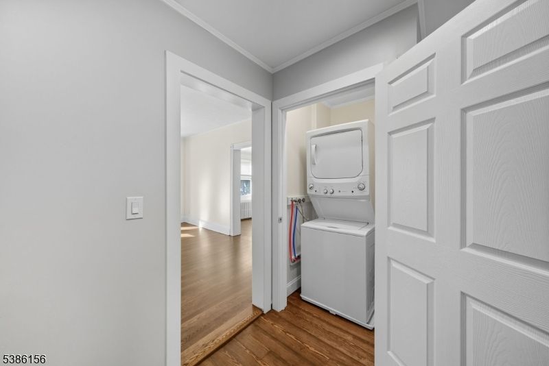 Interior, Utility Closets, Washer, Wood Texture Flooring