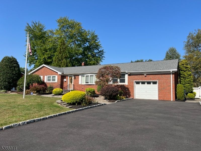 Attached, Exterior, Facade, Brick Facade, Ranch