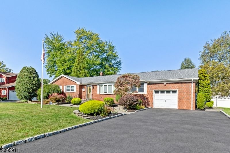 Attached, Exterior, Facade, Brick Facade, Ranch