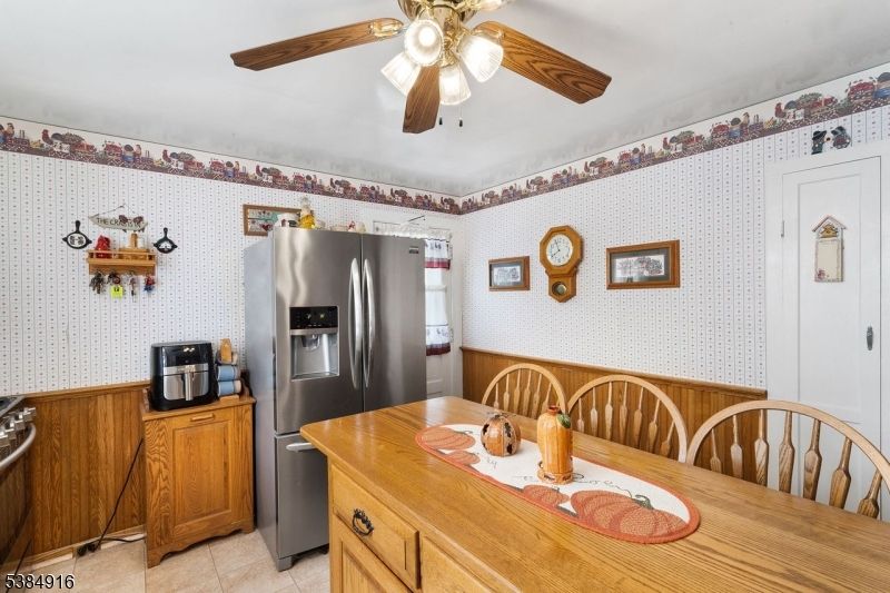 Dining room, Interior, Kitchen, Stainless Steel Appliances