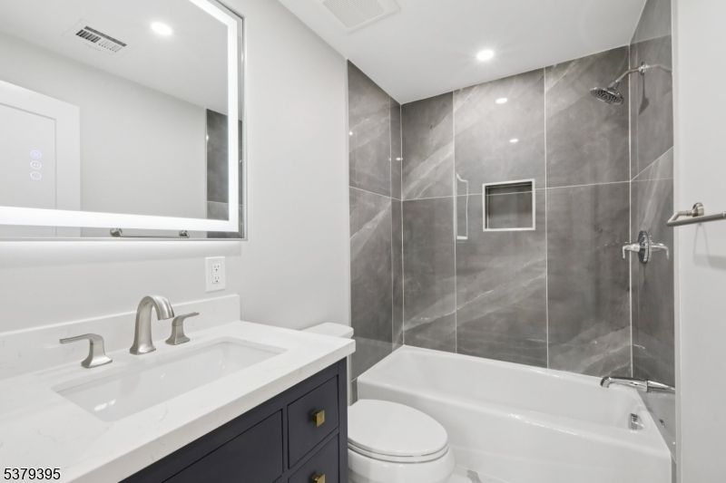 Bathroom, Interior, Recessed Lighting