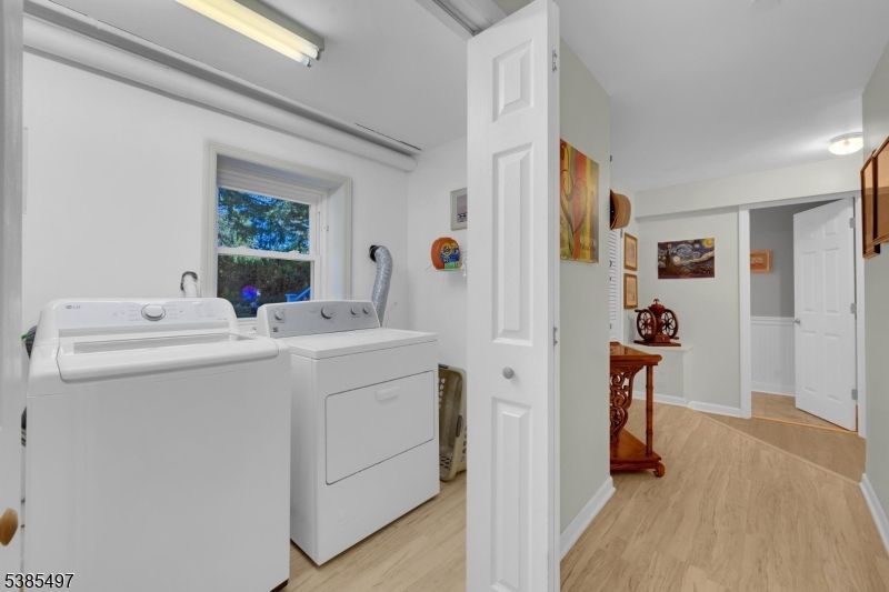 Interior, Utility Closets, Washer, Wood Texture Flooring