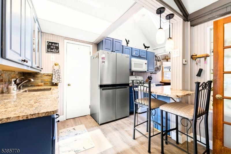 Interior, Kitchen, Pendant Lights, Wood Texture Flooring