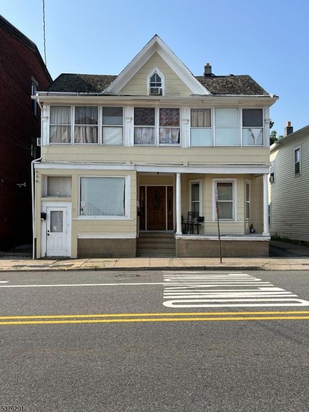 Exterior, Facade, Farmhouse