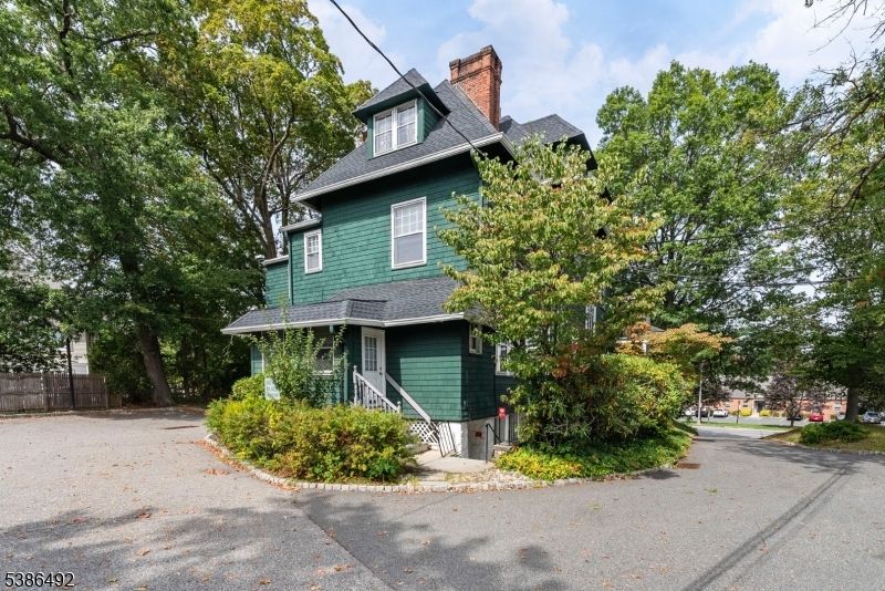 Exterior, Facade, Queen Anne Victorian