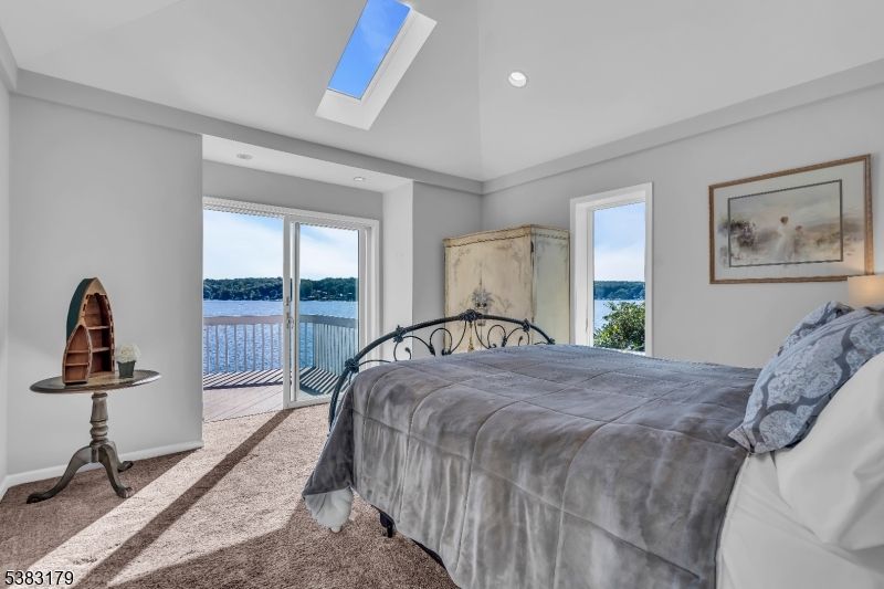 Bedroom, Interior, Recessed Lighting, Water