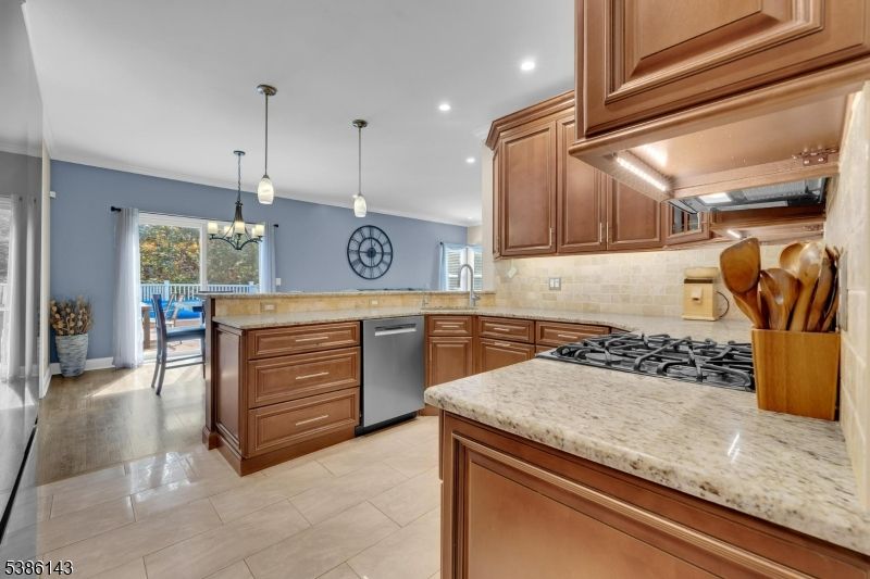 Dining room, Interior, Kitchen, Pendant Lights, Recessed Lighting, Stainless Steel Appliances