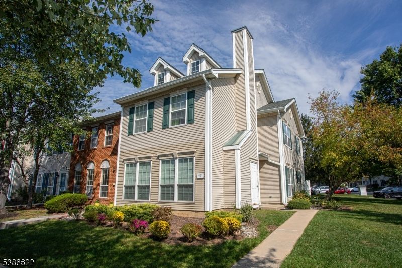 Exterior, Facade, Brick Facade, Georgian