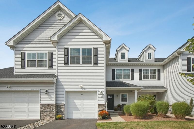 Attached, Exterior, Facade, Rowhouse